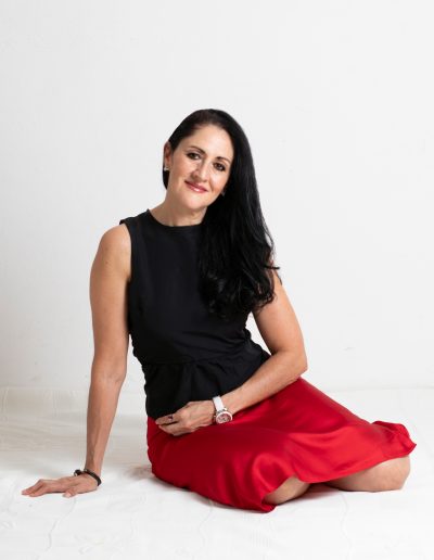 imagen, fotografo, cuernavaca, fotografos, morelos, sesiones,personales,DHII-mujer, sentada en suelo rojo y negro